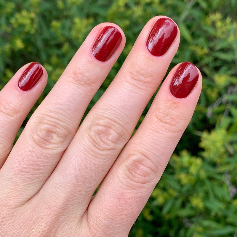 Olive & June Long-Lasting Nail Polish Cozy Up Deep Red 13.5 mL — Salon Quality Nail Care