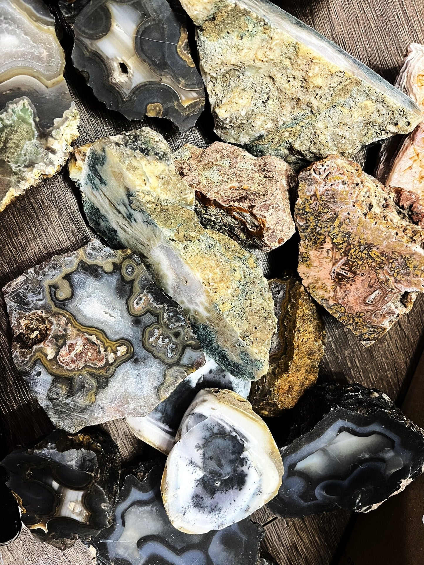 Garland Workshop & Lapidary Mystery Rock Box — Turkish agates sample view