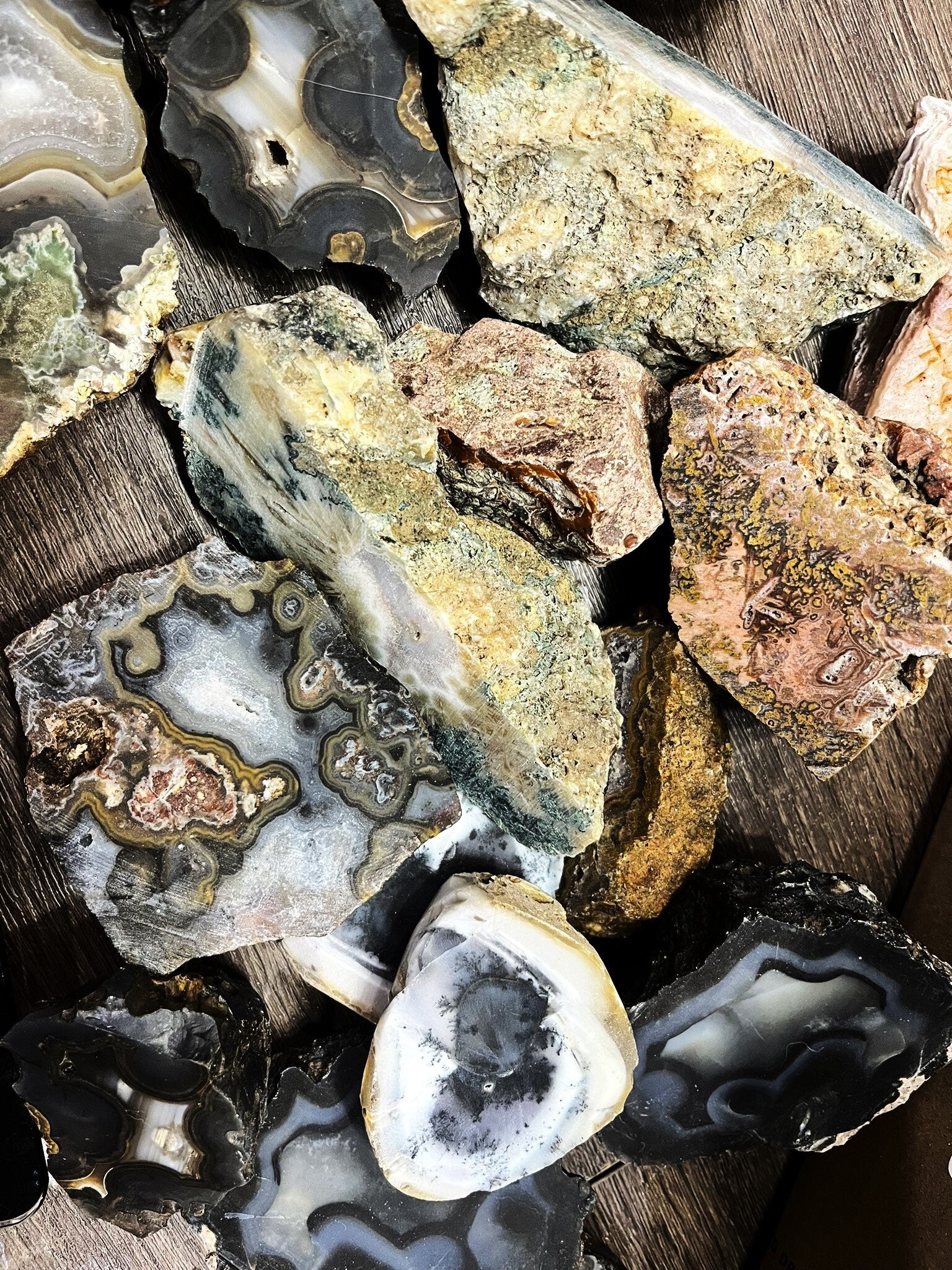 Garland Workshop & Lapidary Mystery Rock Box — Turkish agates sample view
